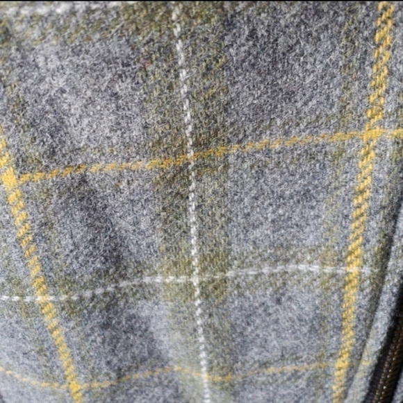 Banana Republic gray plaid coat with faux fur collar and buckle accents - Picture 4 of 7